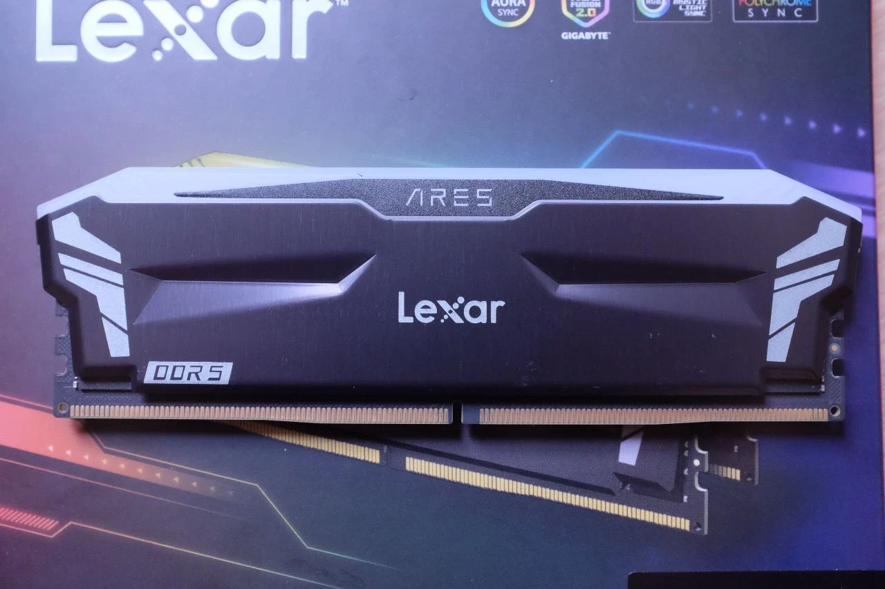 Lexar ARES RGB DDR5 6000MHz có thiết kế ấn tượng và đẹp mắt